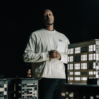 Everlast® Pin Stripe Crewneck Sweatshirt Off-white